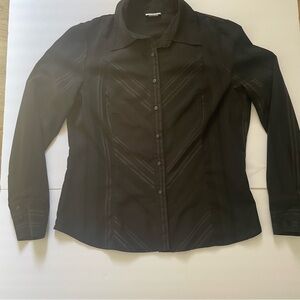East 5th Women’s Blouse. Fits like a M. Polyester, Color is black. Button up.